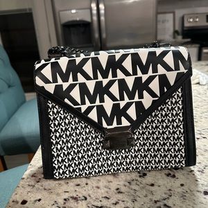 Beautiful Micheal kors crossbody bag